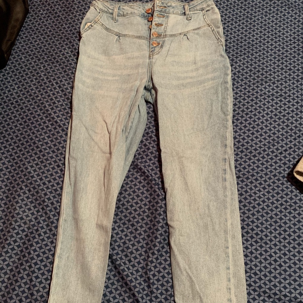 Light wash women’s jeans from target. Size 10